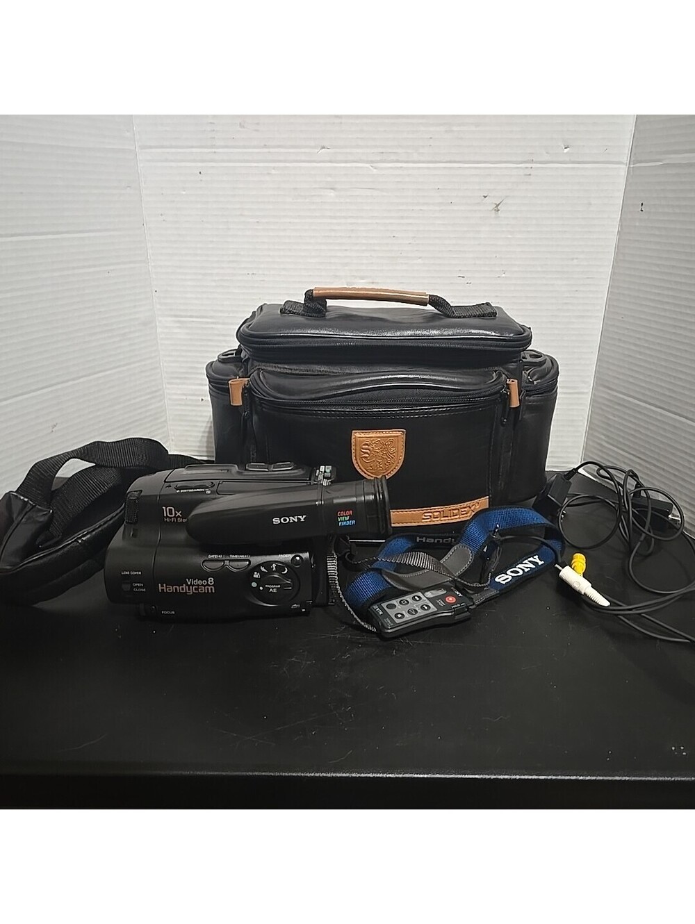 Sony Handycam Video 8 CCD-TR65 W/ Case PARTS/REPAIR (AS IS)